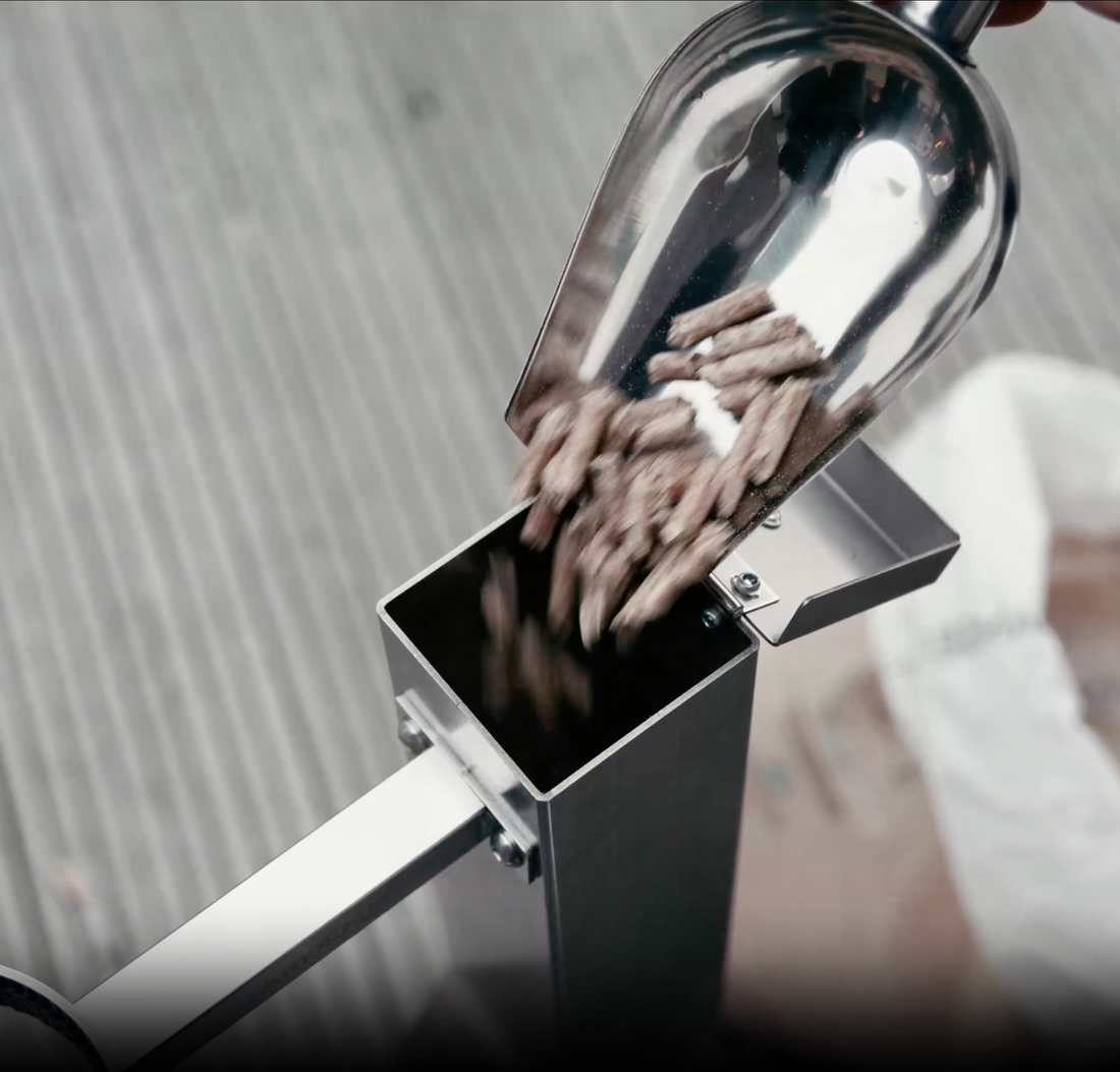 Remplissez le poêle avec les pellets